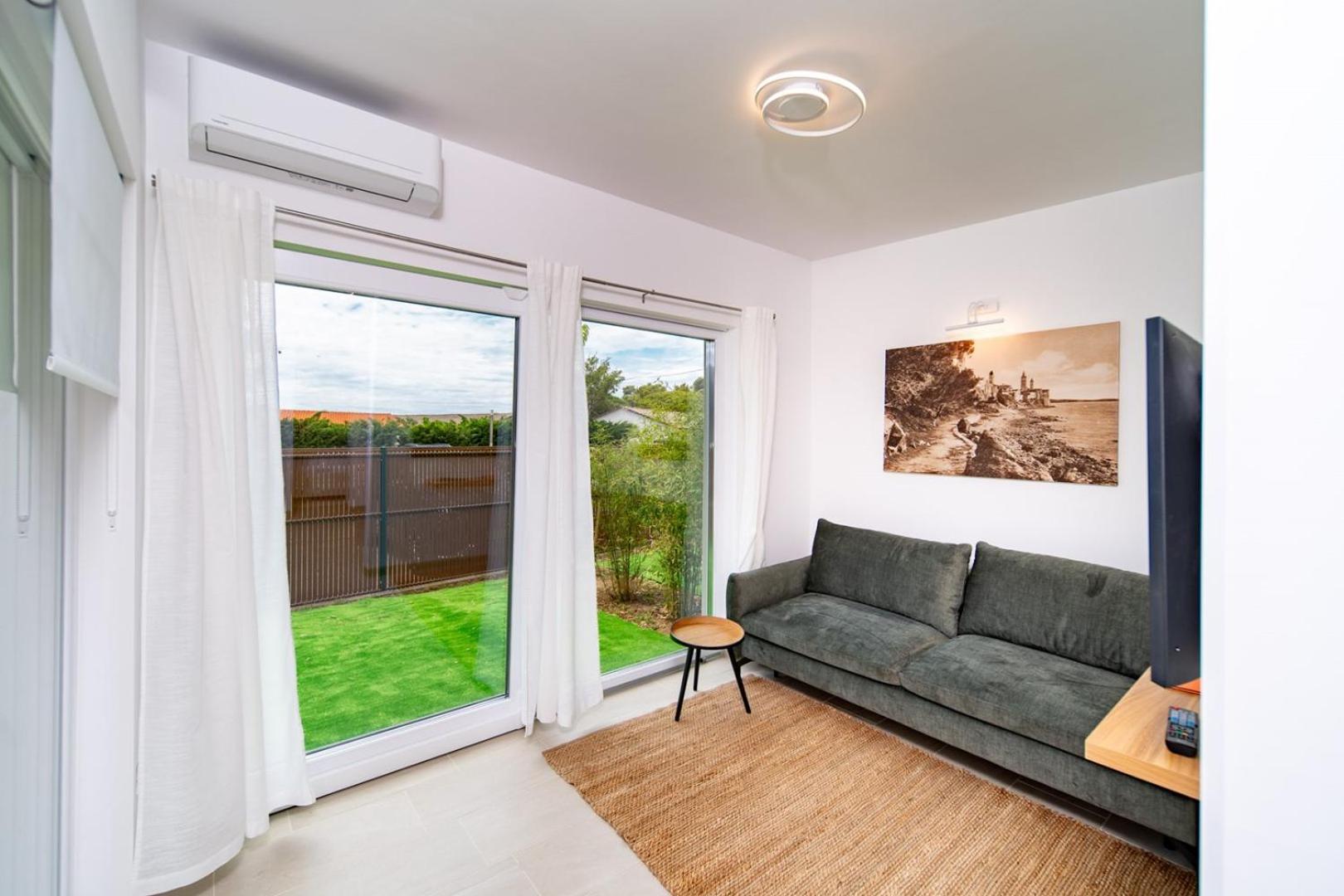 Arti Holiday Homes Banjol Exteriér fotografie