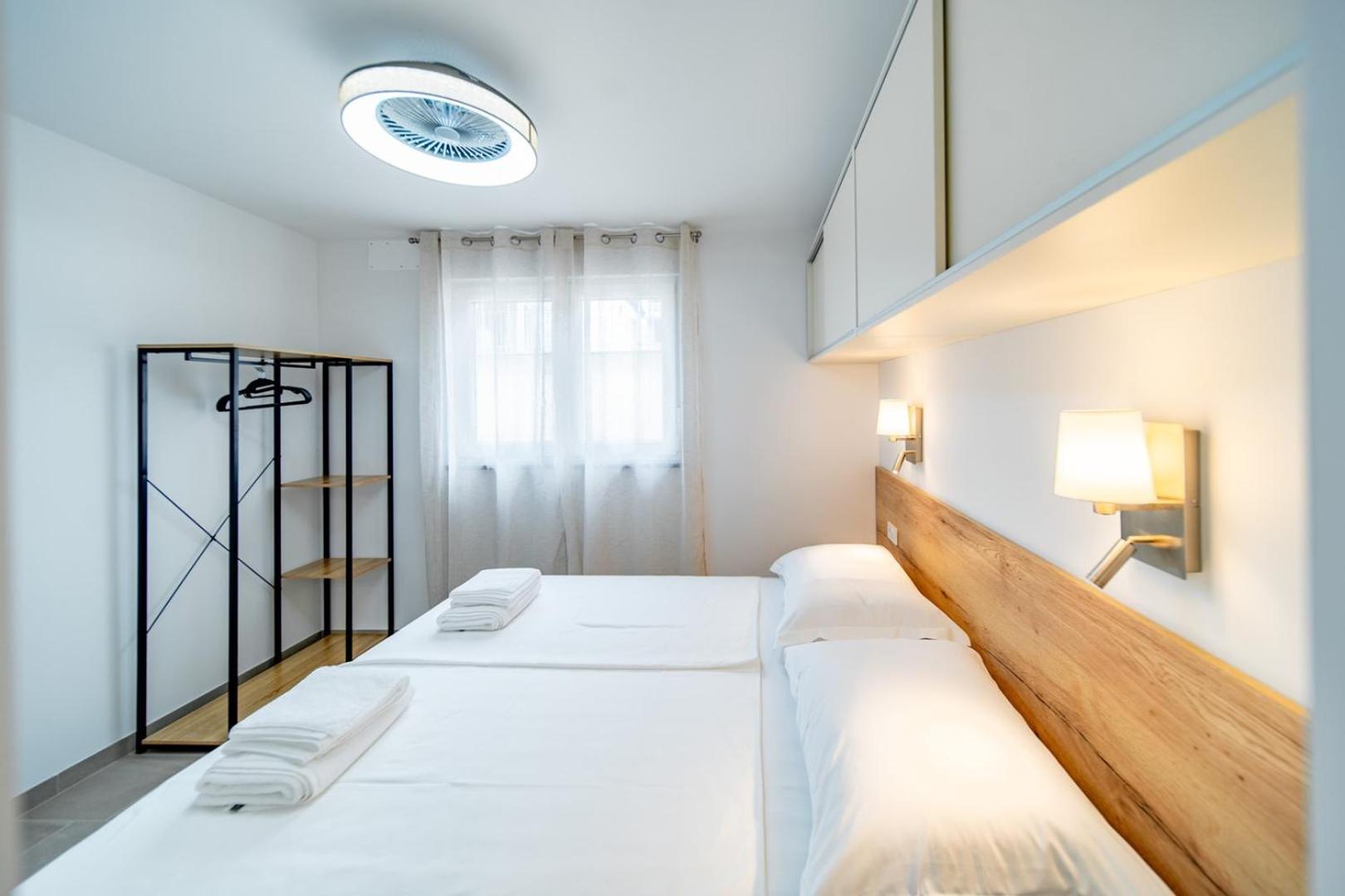 Arti Holiday Homes Banjol Exteriér fotografie